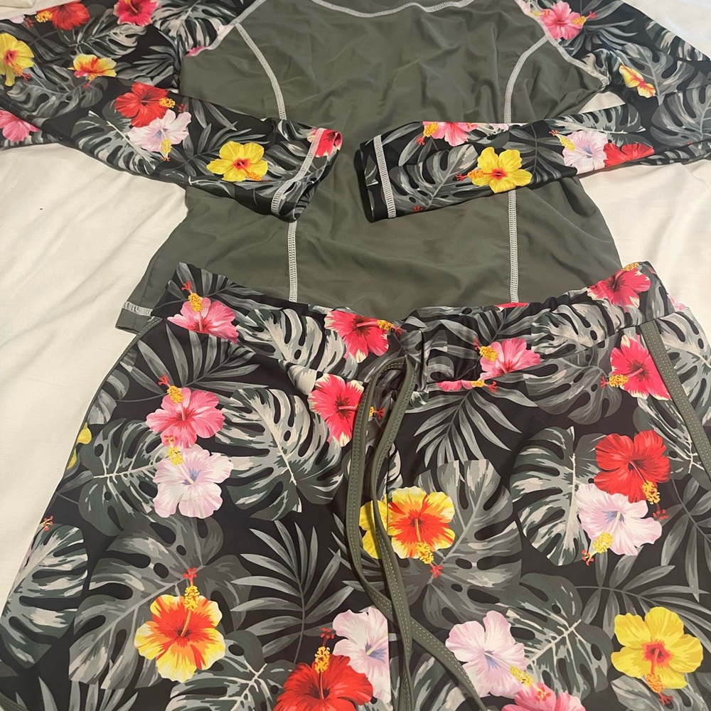 Floral Long Sleeve Rash Guard Set - Picture 2 of 5